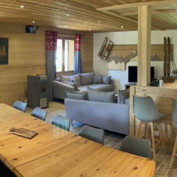 Chalet à louer pour 10 personnes avec une grande pièce de vie